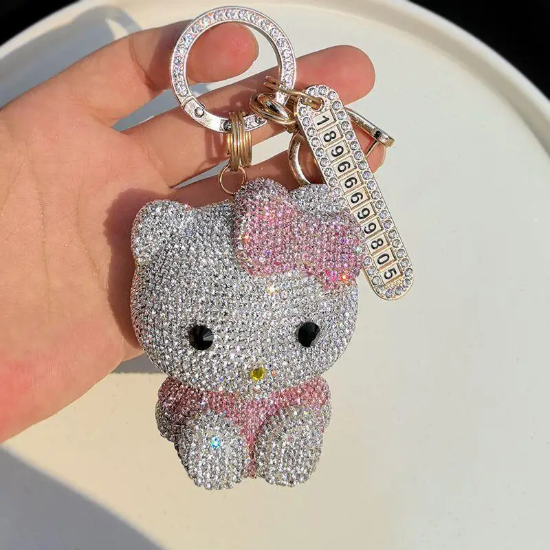 

В наличии: Брелок-подвеска Sanrio Hello Kitty с полностью инкрустированным стразами бантом и номерным знаком, украшение для автомобиля, рюкзака, молнии