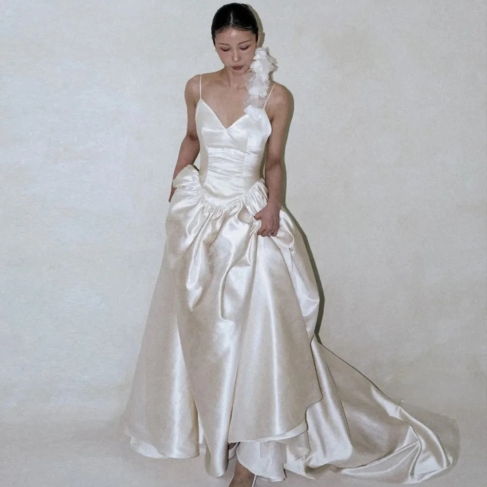 Customized Unique Elegant Exquisite Satin  Wedding Dresses  V-Neck  A Line Spaghetti Straps Minimalist Classic Gown for Bride