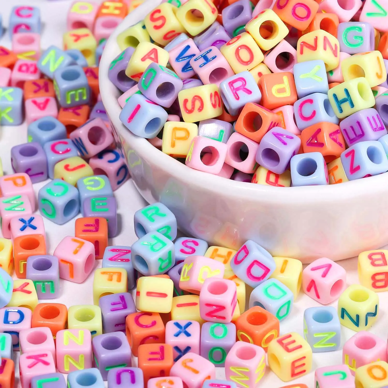 200 Stück 6mm mehrfarbige Acryl-Alphabet-Würfel-Abstandshalterperlen für Armbänder, Halsketten, Ohrringe, DIY-Schmuckherstellung, Bastelbedarf – Detail 3