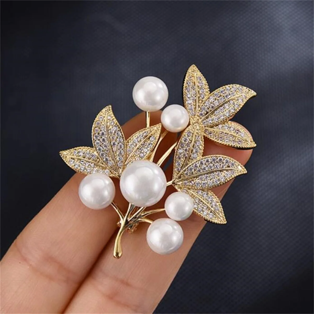 1Pc Fashionable Maple Leaf Brooch Exquisite Versatile Shirt Backpack Jewelry Accessories Birthday Party Wedding Matching Gifts