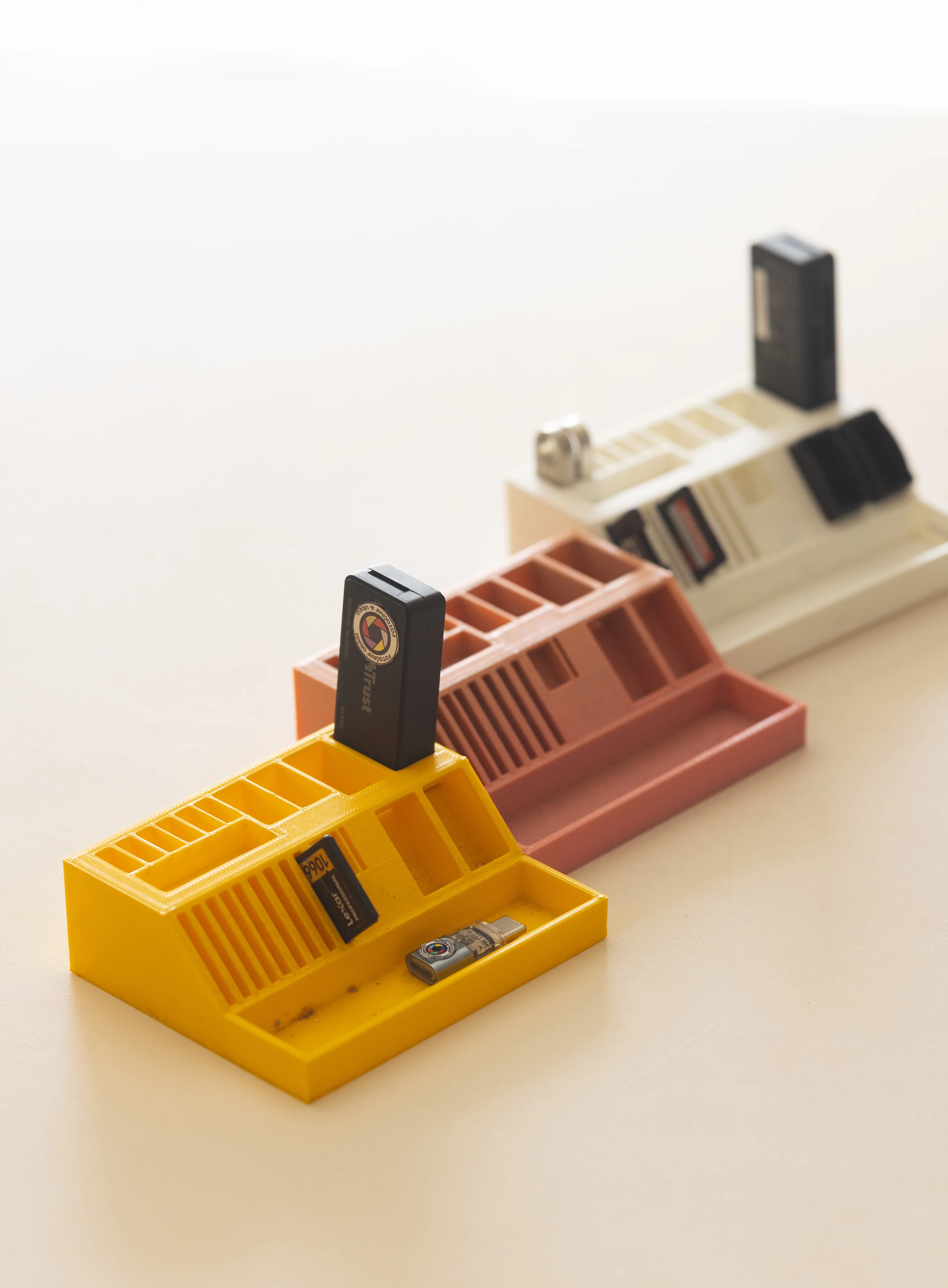 

Memory card storage box, desktop organizer, USB drive, TF card, SD card, storage card organizer, WiFi storage box, 2.4 GHz recei