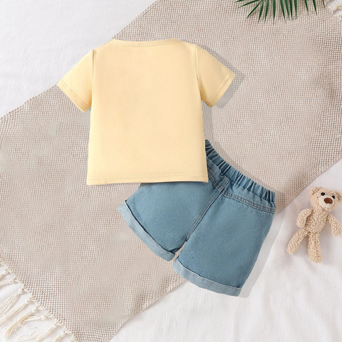 Two piece set of cute letter small bear printed khaki short sleeved round neck T-shirt and blue denim shorts for baby boys