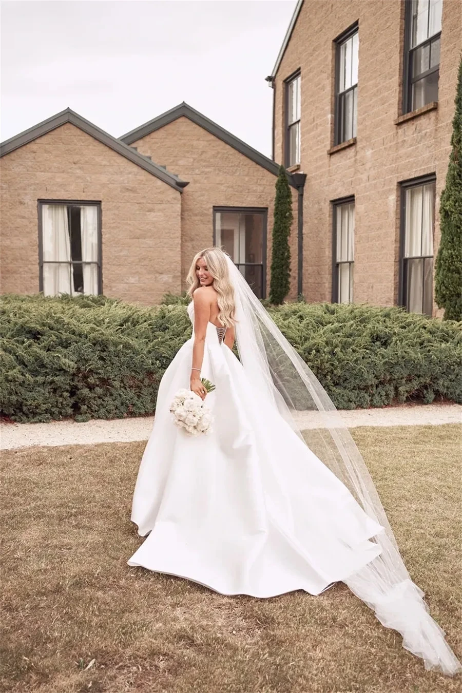 Vestido De novia De satén De lujo para Mujer, traje De princesa con cordones, largo hasta el suelo, sin mangas, para baile De novia, 2024