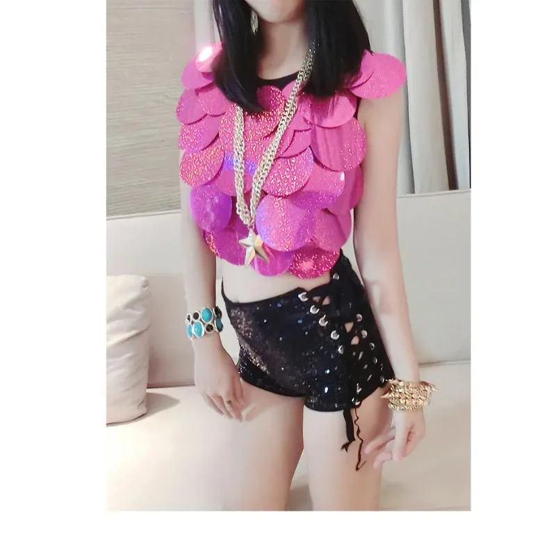 شورت دينم عالي الخصر مثير جديد لعام 2026 شورت نسائي بحزام مطرز باللون الأسود