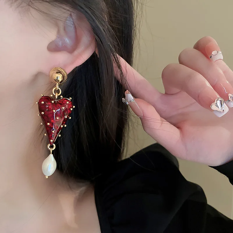 Baroque Pearls Dangle Earrings Women Palace Style Hearts Shaped Jewelry Vintage Fashion Red Pendientes Mujer