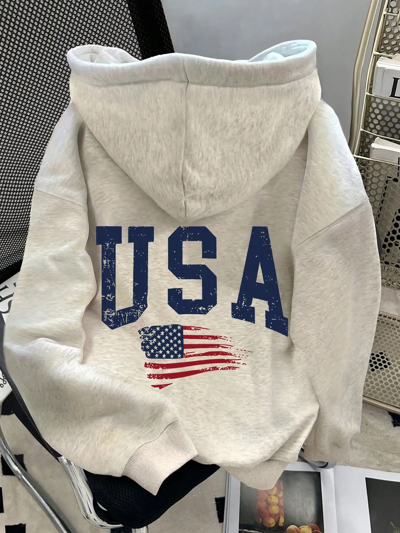 

Women's USA Flag Print Drop Shoulder Hoodie, Casual Fall Pullover with Vintage Graphic
