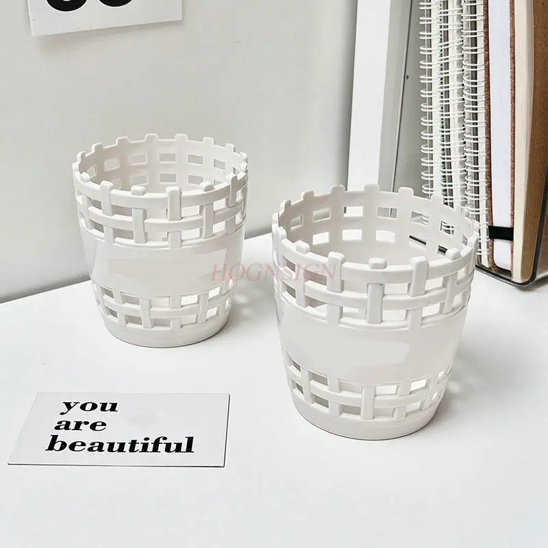 1pcs Pen holder, high aesthetic desktop decoration, office hollow storage bucket, multifunctional bucket, round shape