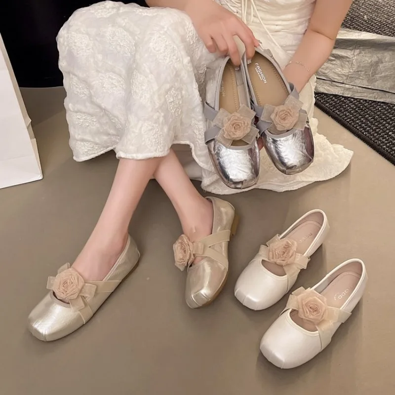 

Casual Woman Shoe Square Toe Metal Chain Female Footwear Low Heels Flower Decorateion Soft Retro Buckle Dress Beading New