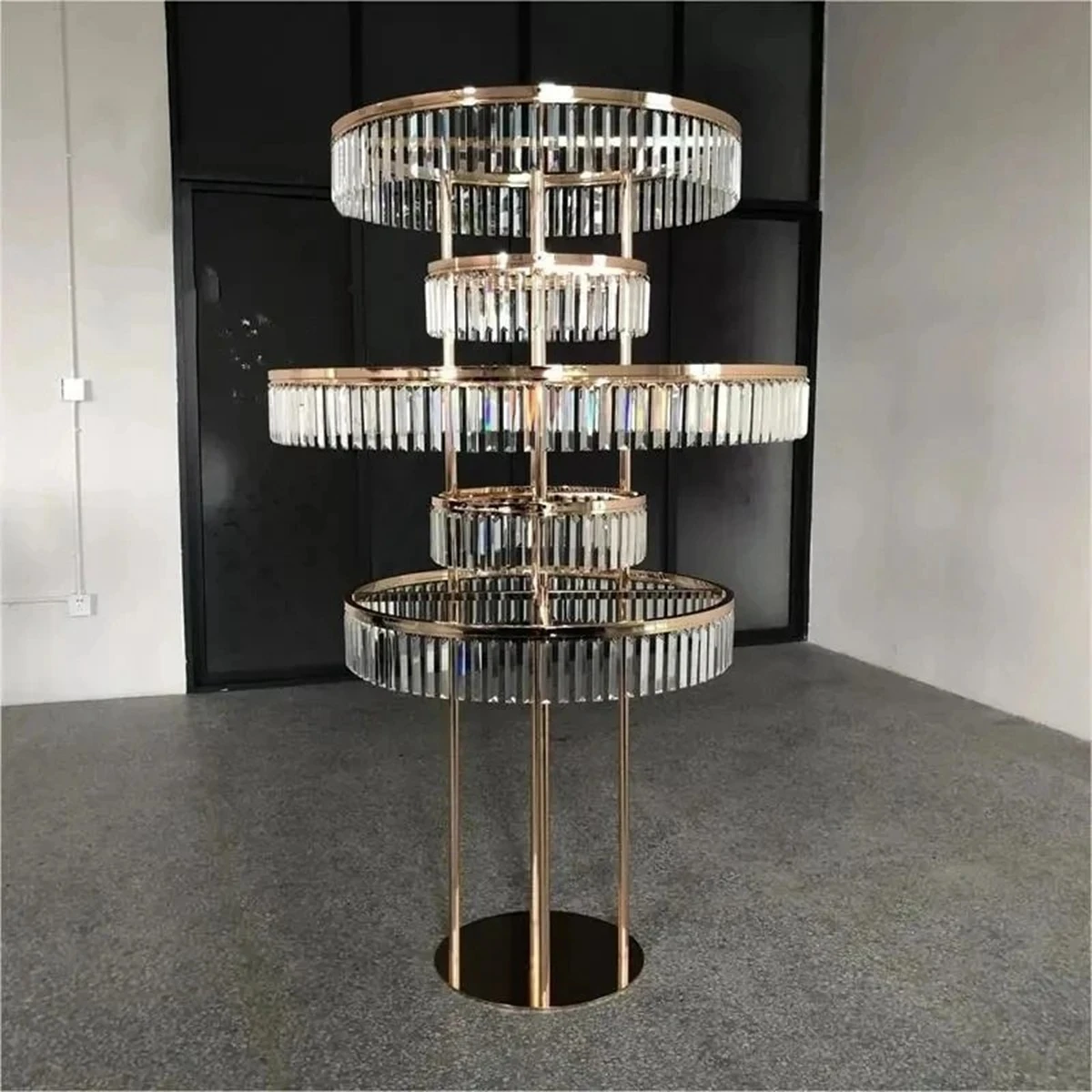 3pcs/6pcs)160cm/130cm tall)New  Tall and big large metal gold with acrylic candelabra for wedding table big floral centerpiece