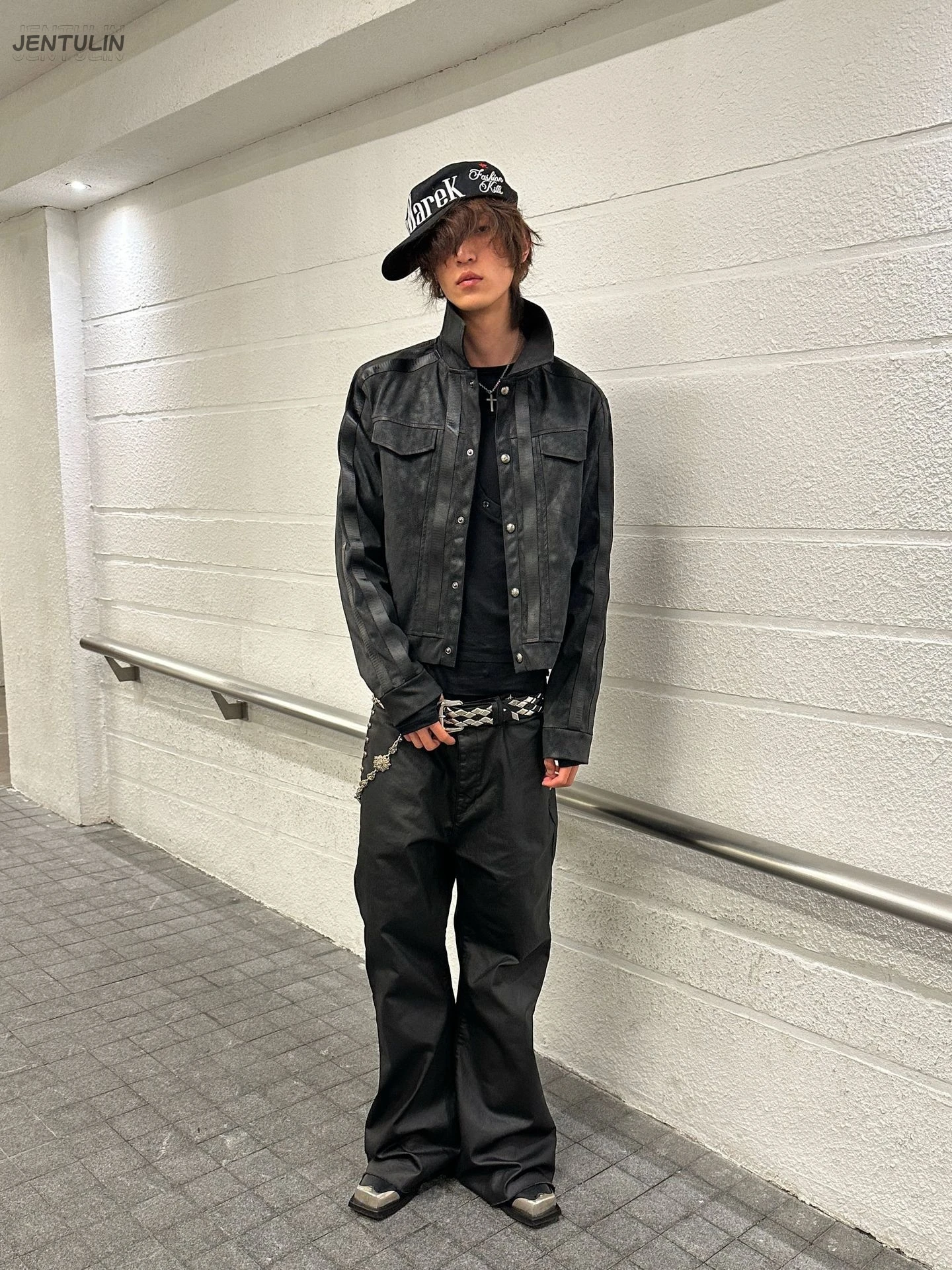 Men Black Faux Leather Vintage Distressed Texture Stand Collar Trucker Jacket Gothic Streetwear Button Short Coat With Strip
