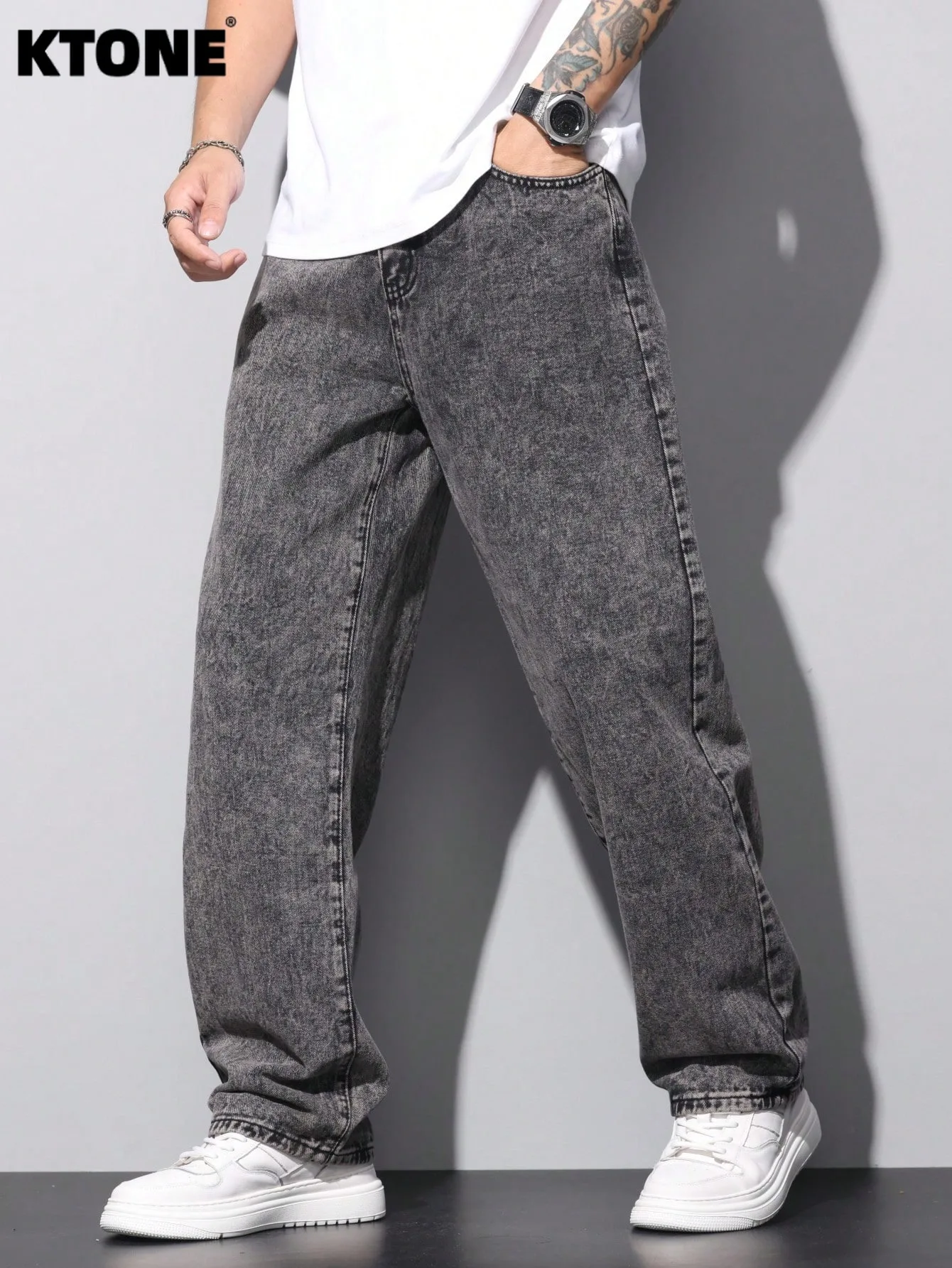 

Men's Slim Jeans Drip Light Retro Original Version. No accessories or belts included.