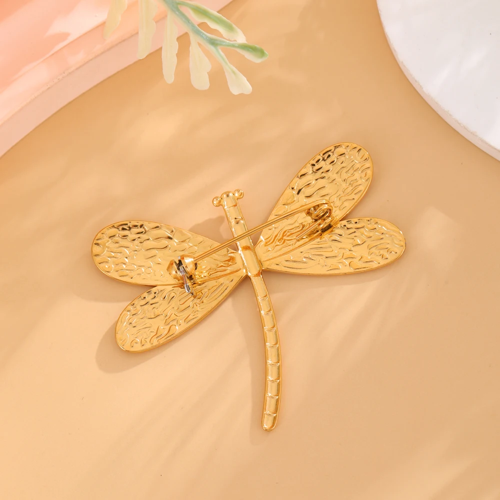New fashionable dragonfly brooch with high-quality stainless steel material chest accessory suitable for women\'s daily wear