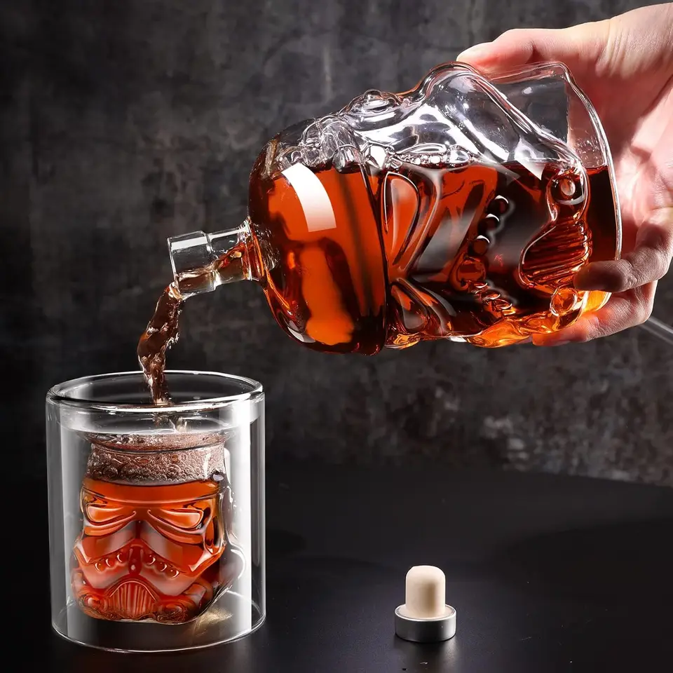 PIPITA Ensemble carafe à whisky avec 2 verres à whisky 3D et décapsuleur porte-clés, pour vodka, bourbon, scotch et gin, carafe à whisky de 750 ml, verres de 150 ml, cadeau d'anniversaire