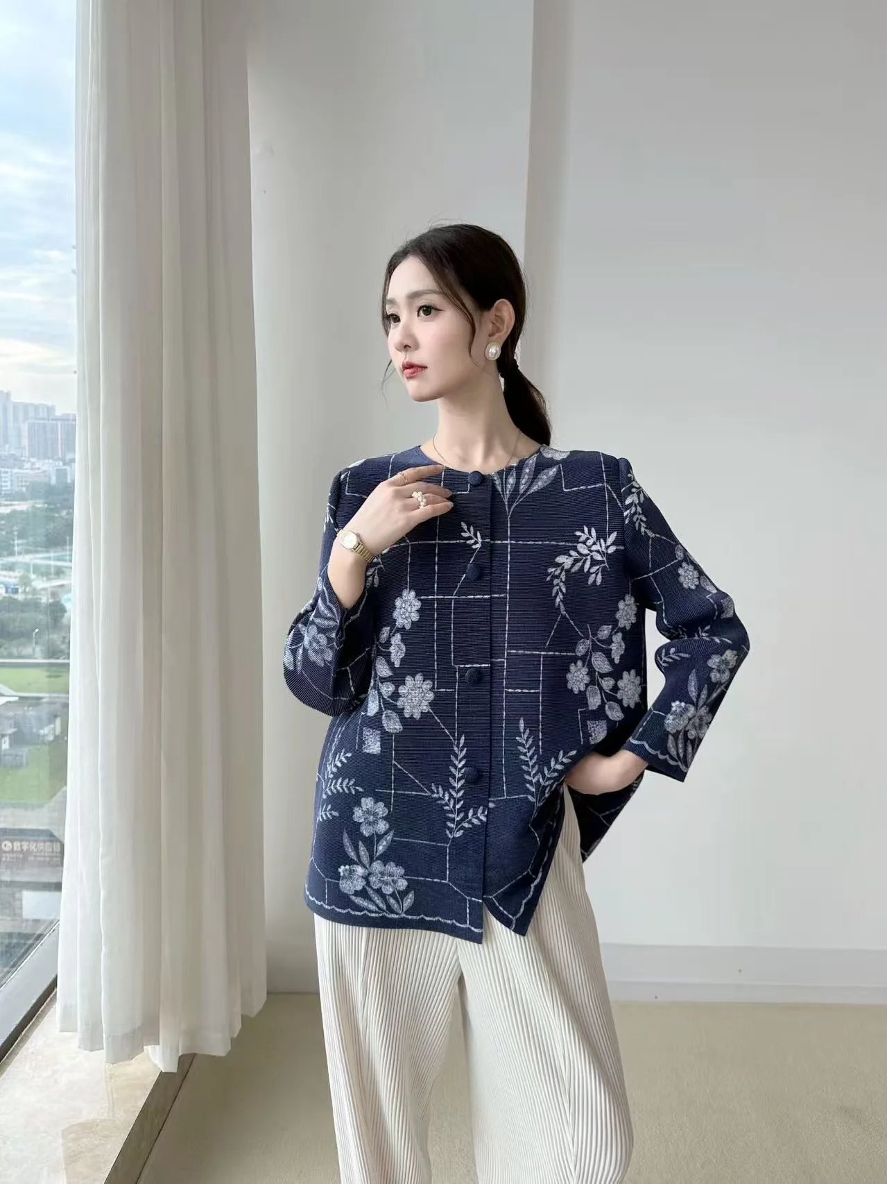 Miyake Pleated 2025 Autumn New Long Sleeved Round Neck Cardigan Printed Fashionable Pleated Loose Casual Comfortable Women's Top