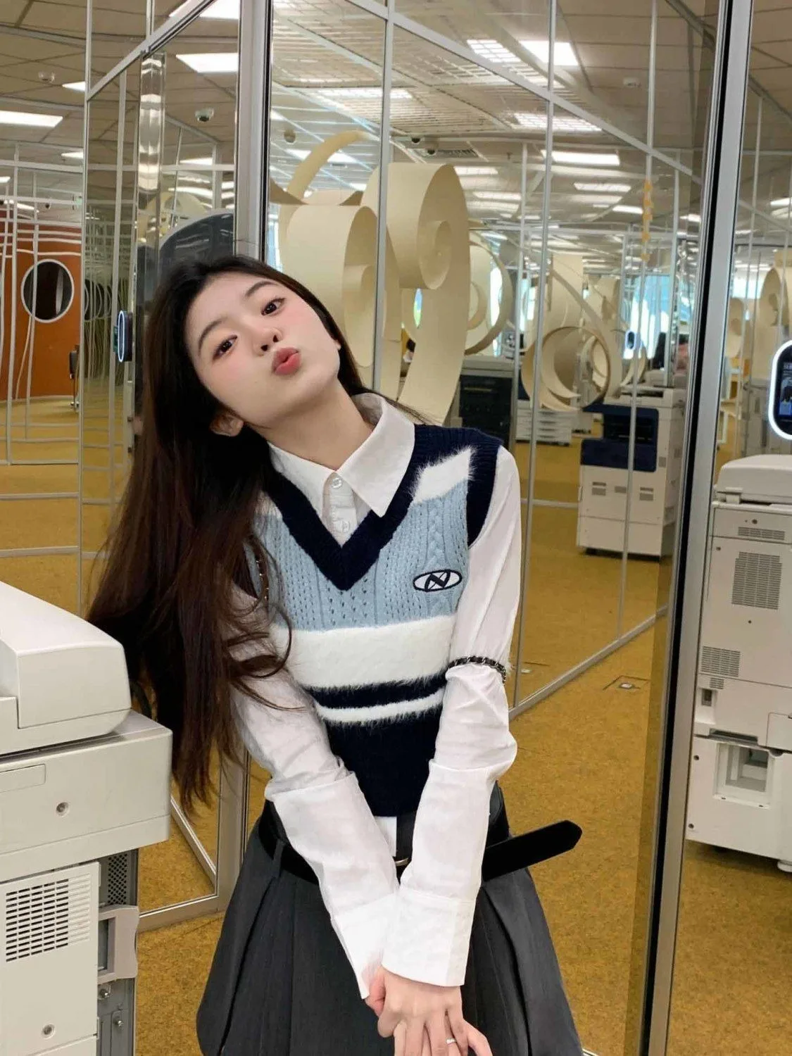 

Женский винтажный укороченный вязаный жилет, V-образный вырез, приталенный крой, свитер с цветными блоками, универсальный многослойный топ в стиле преппи, весна, осень