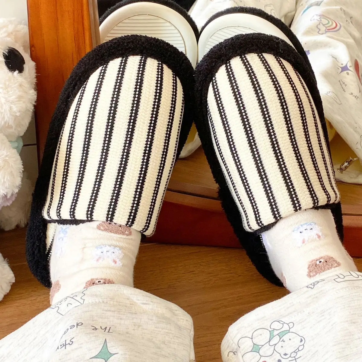 

Women's Fashion Minimalist Black & White Striped Cotton Slippers Winter Warm Lightweight Wear Resistant Soft Sole Indoor Home