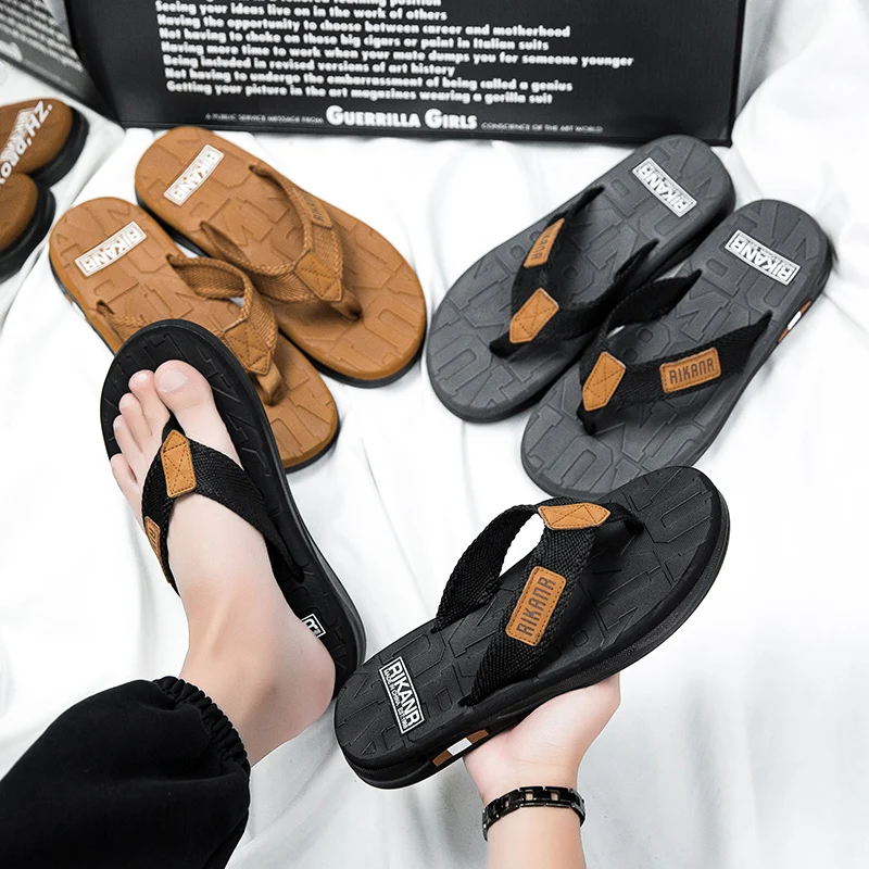 Fashionable brand flip flops for men wear non-slip soft-soled sandals for beach vacations in summer, versatile and fashionable f