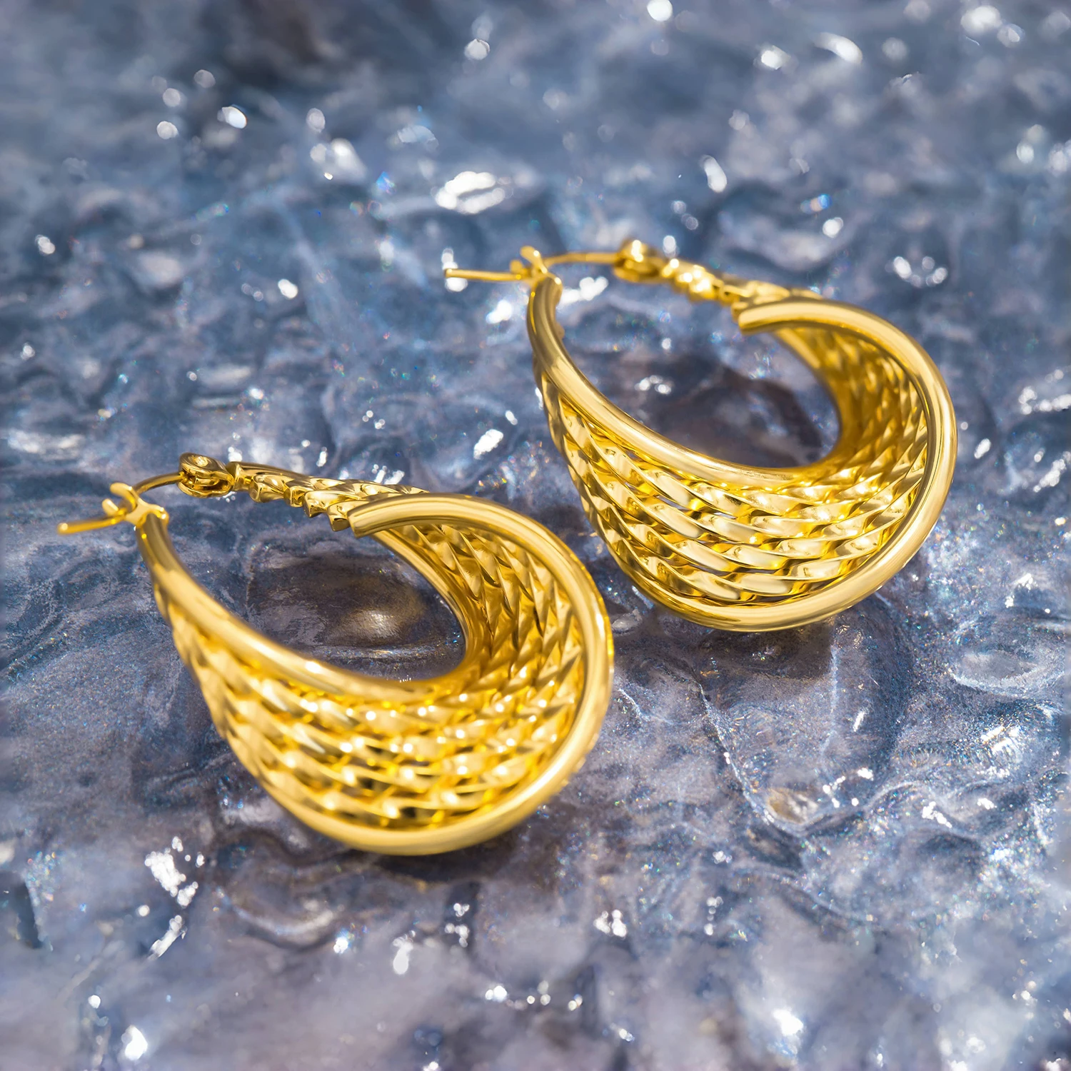Vintage Golden Color Geometric U-shape Twisted Hoop Earrings for Women New Trendy Huggie Hoops Ear Buckle Jewelry Brincos