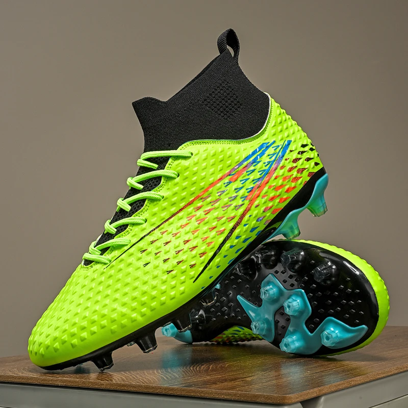 A pair of children's four-season leather football boots with long studs, wear-resistant football shoes, sizes 35-45，WX-711X