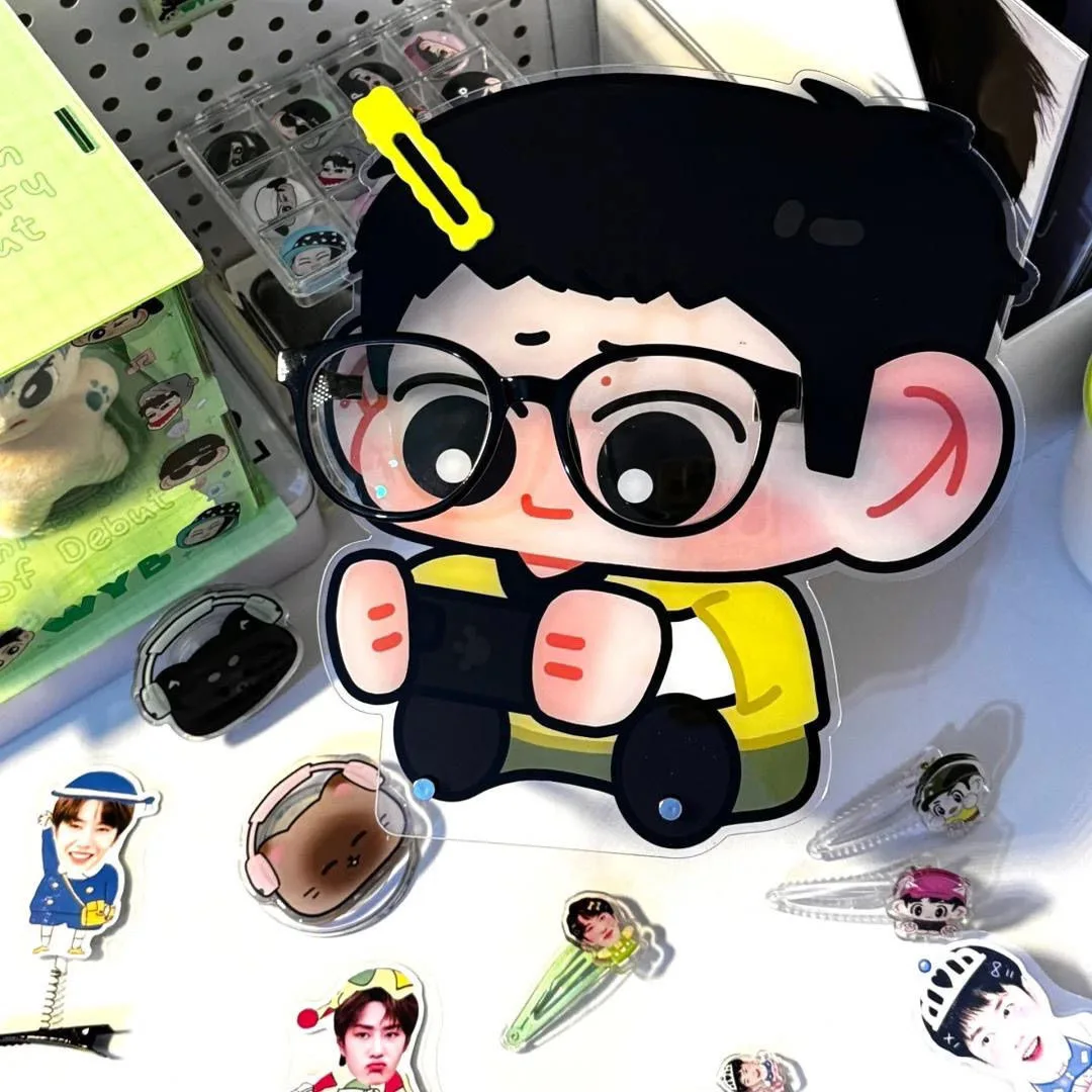 

Новая акриловая оправа для очков Ван Ибо, периферийное украшение для рабочего стола для косплея, милый мультфильм Q-версия