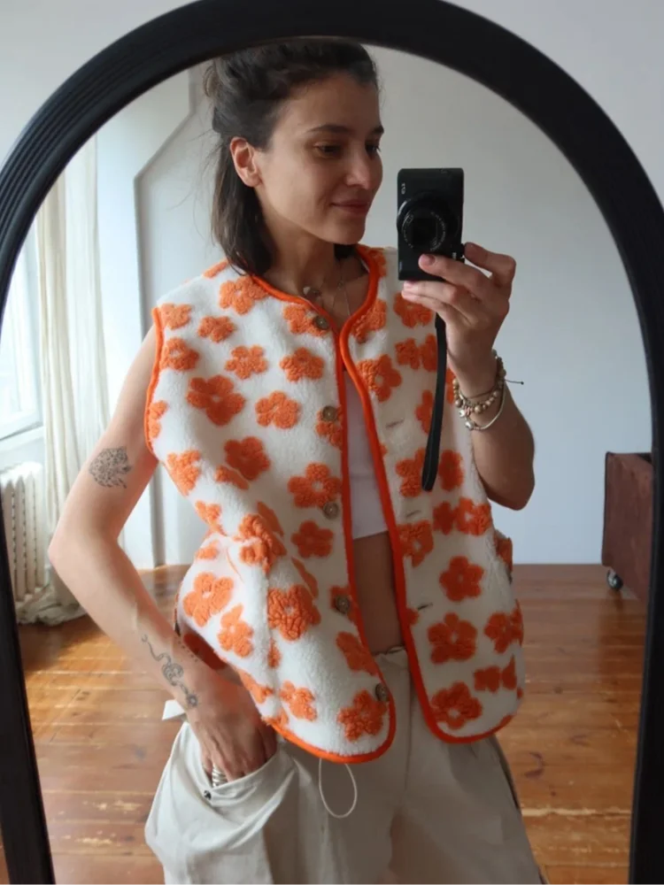 سترة نسائية من صوف الضأن على شكل زهرة لطيفة بدون أكمام ورقبة مستديرة واحدة الصدر صدرية قصيرة فضفاضة للسيدات سترات جديدة للتنقل اليومي في الشارع