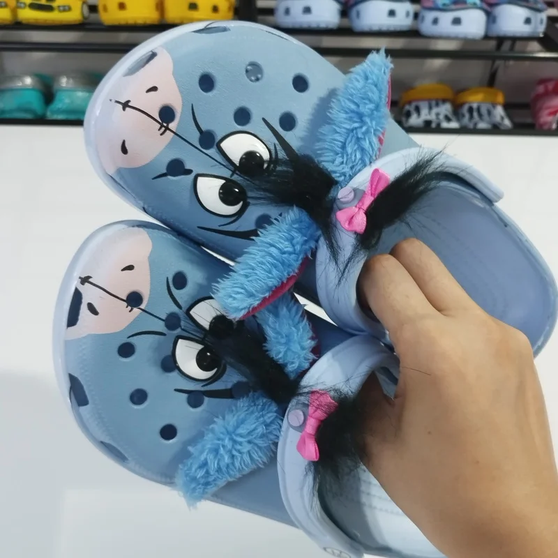 

2025 New Disney Yi 'Er Donkey Hole Beach Shoes An Anime-Related Are Must-Have Breathable Adult Slippers For Summer Outings