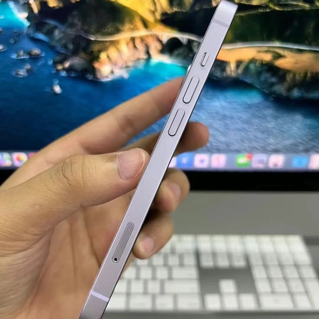 هاتف Apple iphone 14 مقاس 6.1 بوصة جميع الألوان بحالة جيدة بقدرة 3279 مللي أمبير في الساعة مستعمل