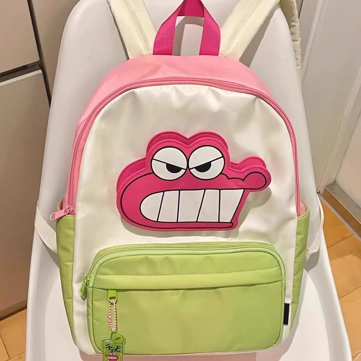 MINISO クレヨンしんちゃん バックパック かわいいワニさん ミスターカラー ブロックバックパック 大容量 学生漫画スクールバッグ ギフト かわいい