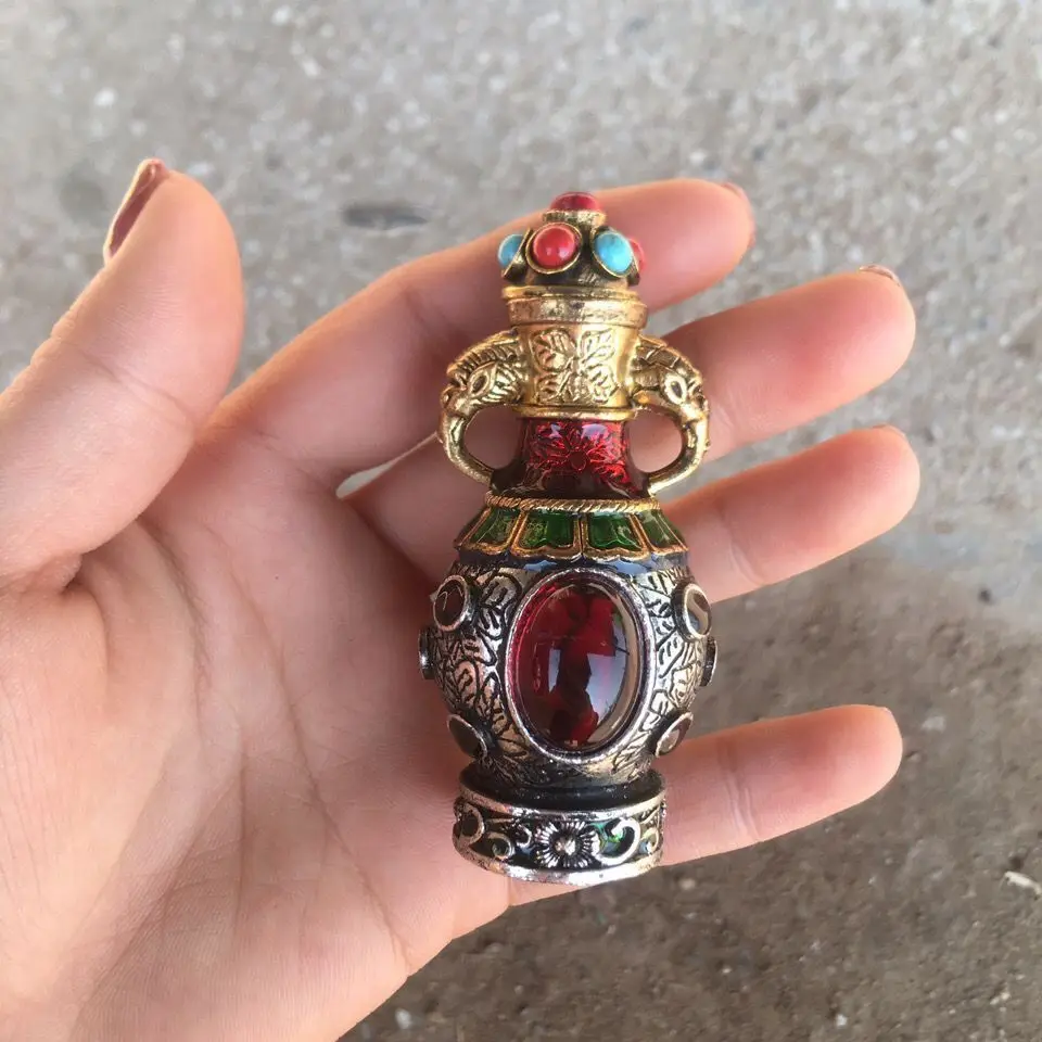 

Old Pure Copper Snuff Bottle Double-sided Gem-set Snuff Bottle Cigarette Set