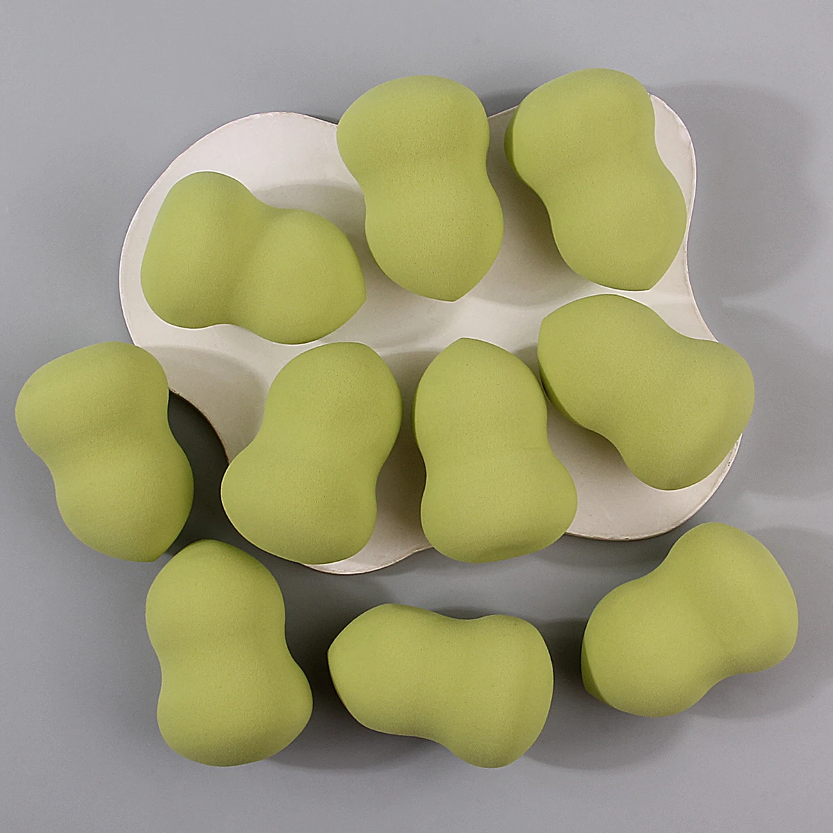 10 個スーパーソフト大型メイクスポンジ美容卵ドライとウェット両用ポータブル旅行メイクツール初心者向け