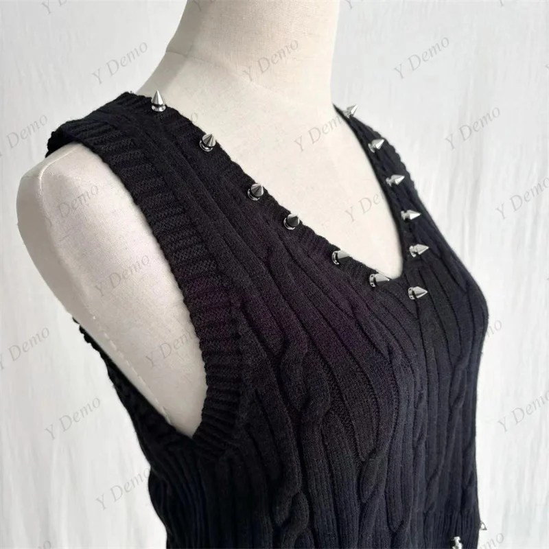 Y Demo Punk Rock Twists Weste V-Ausschnitt Damen ärmellos Nieten kurzer Strickpullover