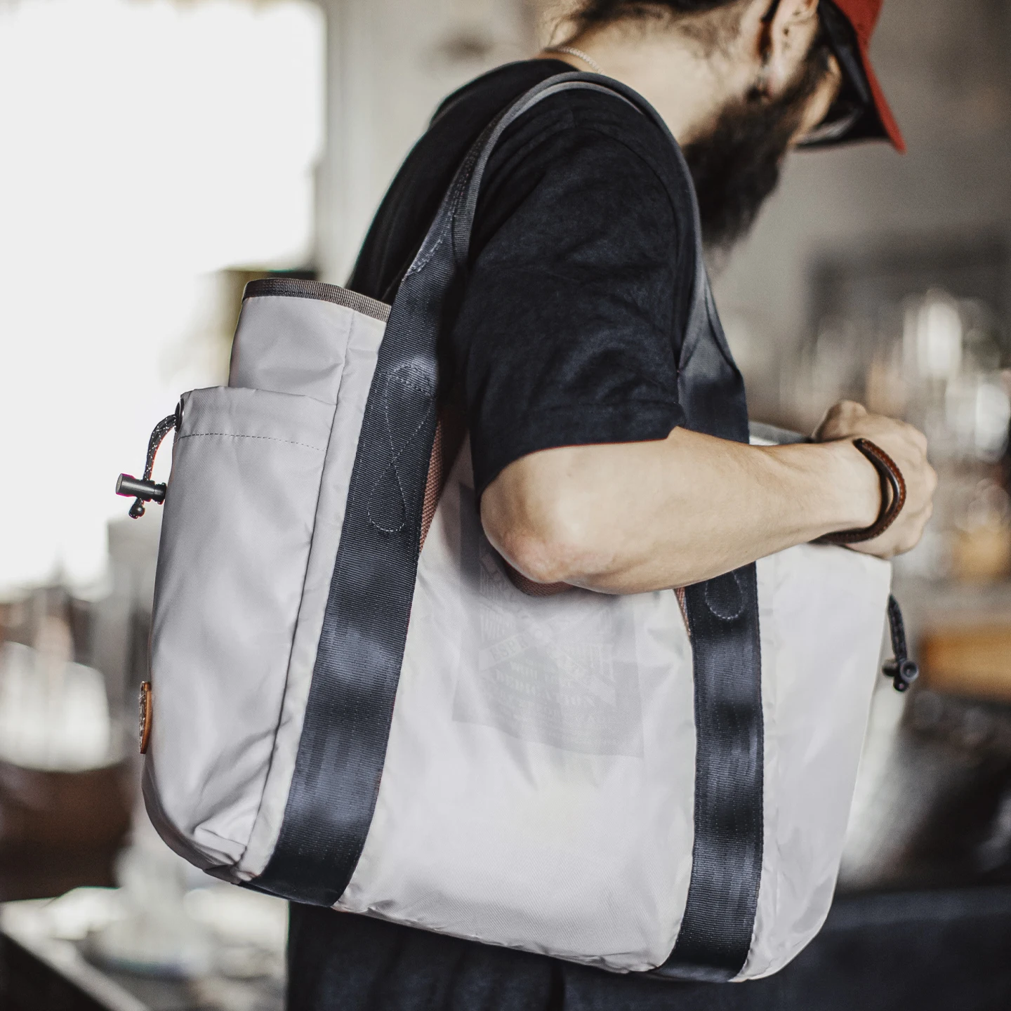 Tas Tote Maden Vintage Kapasitas Besar Tahan Air, Tas Selempang Pria, Tas Laptop untuk Komuter, Tas Serbaguna untuk Perjalanan dan Aktivitas Luar Ruangan