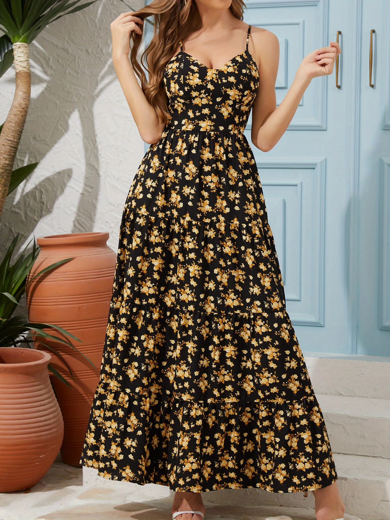 Damenkleid mit V-Ausschnitt und Blumenmuster – ein sexy, rückenfreies, fließendes, langes Partykleid mit Schleifendetail. – Detail 3