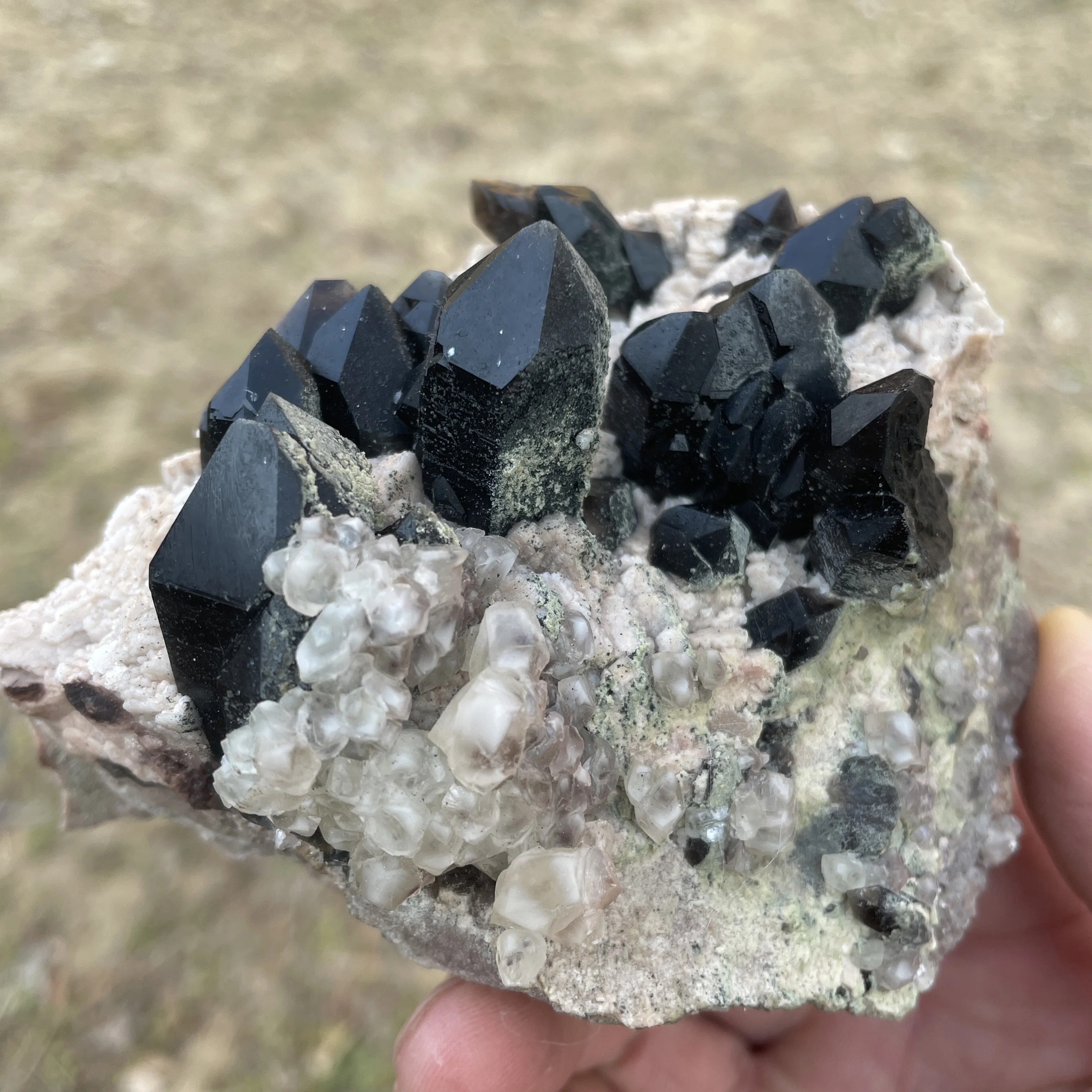 Natural Epidote Feldspar Quartz Ore Specimen Black Crystal Cluster Healing Stone Garden Decor Shandong China 1-5