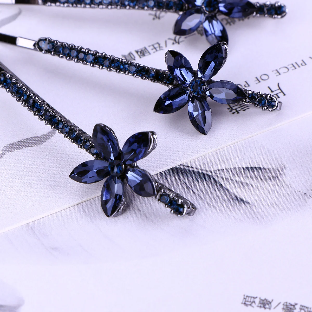 

2Pairs Rhinestone Hair Clips Women Barrettes High-Quality Material Durable Color Traditional Style Fashion Catcher