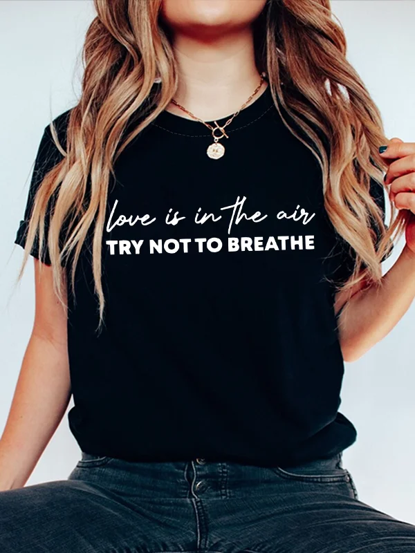 

Love Is in The Air Try Not To Breathe Romance Slogan Lover Shirt 2024 New Fashion Art Valentine's Day T-shirt Casual Lover Tee