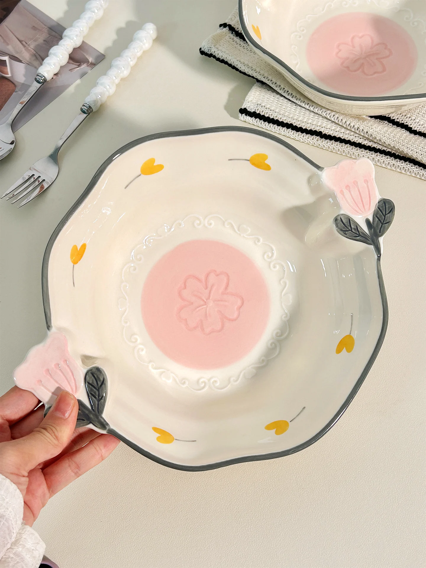 

High-end Ceramic Double Ear Bowl Household Underglaze Colored Fruit Bowls Fashion Color Blocking Large Capacity Tablewares