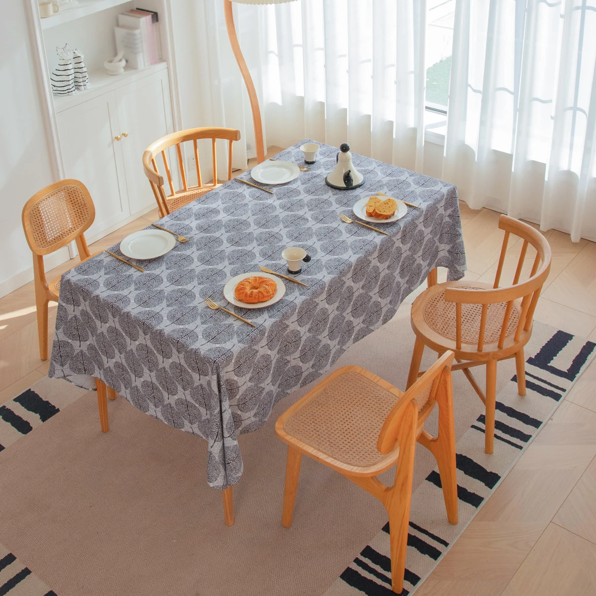Transform Your Dining Space: A Gardener's Guide to Choosing the Perfect Leaf-Patterned Tablecloth