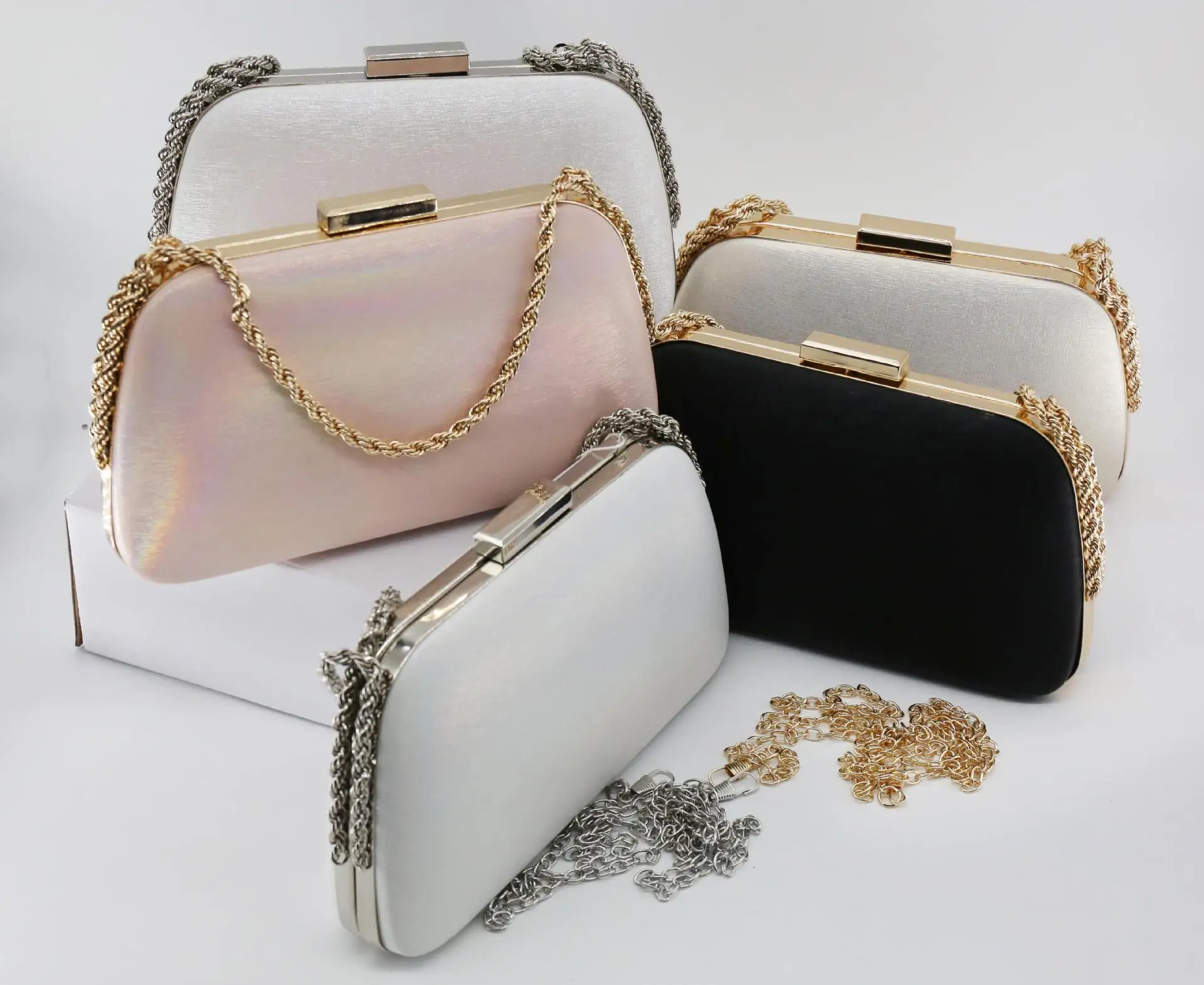 2026 Dinner Bag niche Design Messenger Chain Bag Hand-Held Evening Bag Portable Simple and Versatile