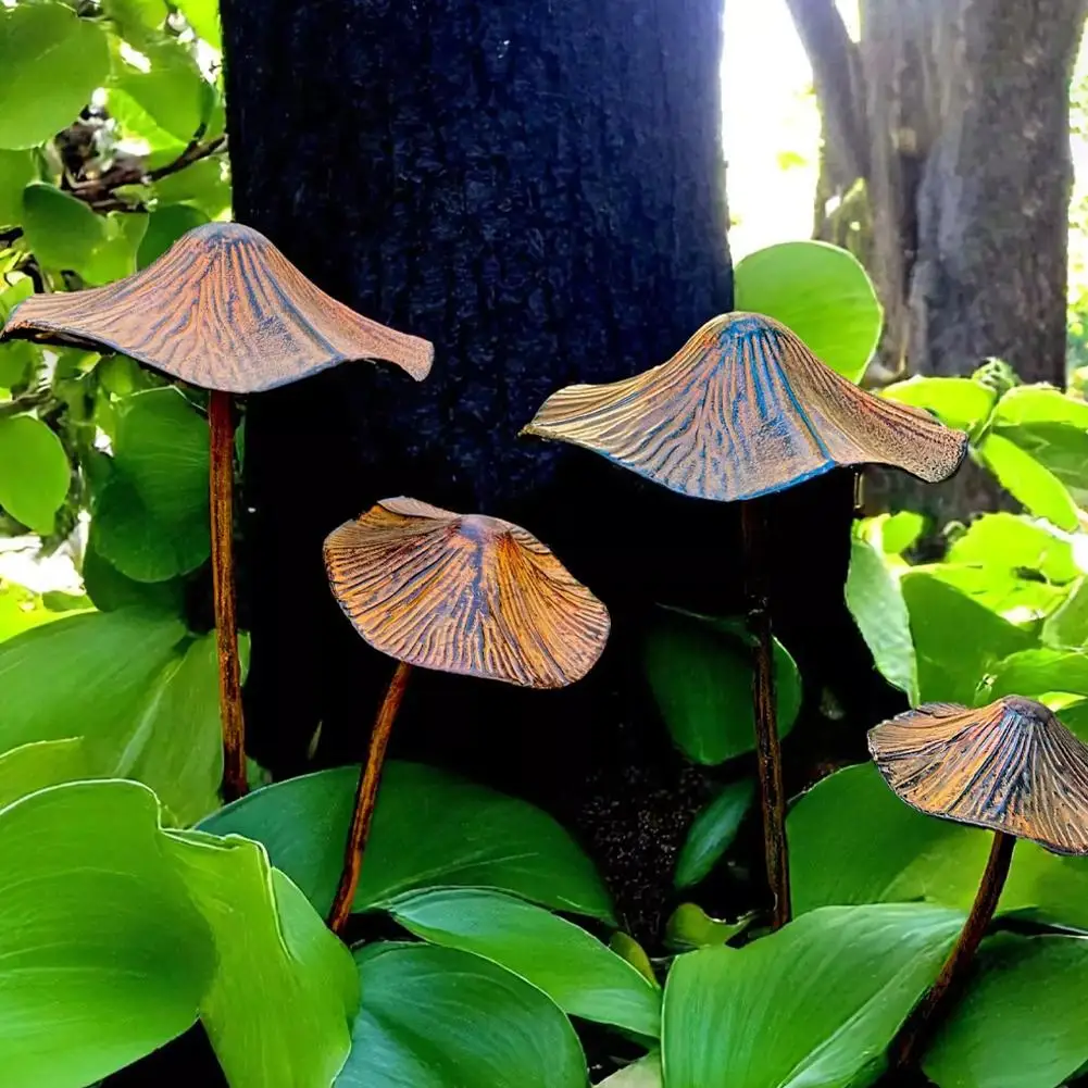 2pcs Retro Metal Rusty Mushroom Garden Decoration Set Outdoor Rusty Mushroom Plaque Garden Statues Sculptures Bonsai Accessories