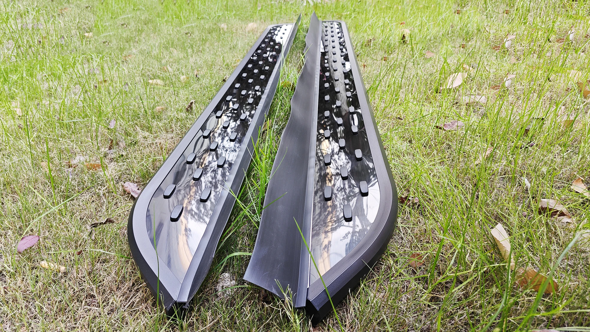 خطوة جانبية للوحة الجري مناسبة لسيارة Volkswagen VW ID.4 2020-2025 (مع أقواس) جزيئات مربعة سوداء + سوداء #5