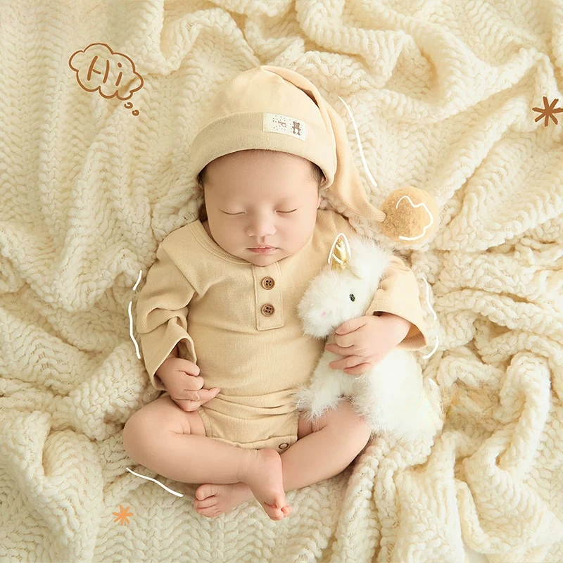 Newborn Photography Props Baby Cute Outfit Set with Blanket Milk Bottle Dolls Decorations for Studio Photoshoot Accessories