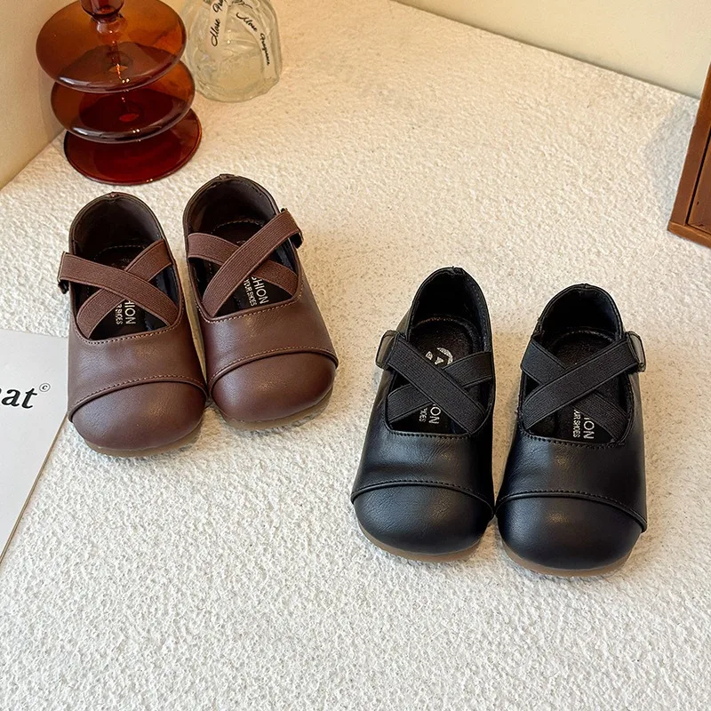 

Детские однотонные повседневные туфли в стиле ретро с открытым носком, осень 2023, новые модные универсальные удобные туфли принцессы на плоской подошве для девочек