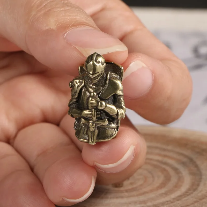 1PC Brass Accessory Antique Style Knight Brass Ornament Antiqued Swordsman Warrior DIY Paracord Bead Keychain Pendant Home Decor
