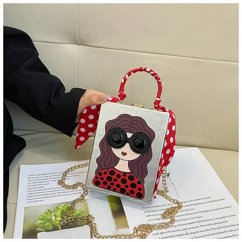 

Винтажная кожаная сумка через плечо 2025 года — квадратная сумка через плечо в стиле ретро с ремешком-цепочкой и минималистичным дизайном