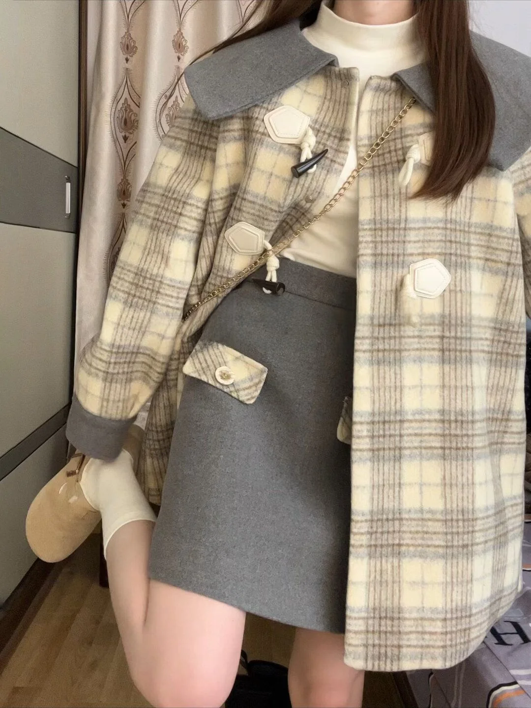 Thickened Autumn Winter Plaid Woolen Coat Women's Loose Fit Warm Large Coat Sweet College Style Button up mid Length Coat