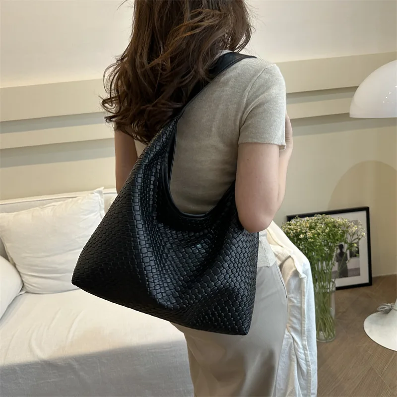 Casual Retro Women Shoulder Bag Large Capacity Tote Bag Female 2024 New Popular Style Braided Bucket Bag Handbag