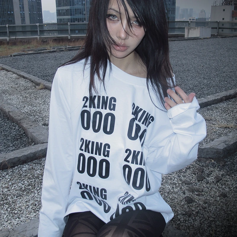 Karrcat Grunge Esthetiek Letter Print T-shirt Trashy jaren 2000 Stijl T-shirt met lange mouwen Japanse Y2k Witte losse tops Amerikaanse jaren '90