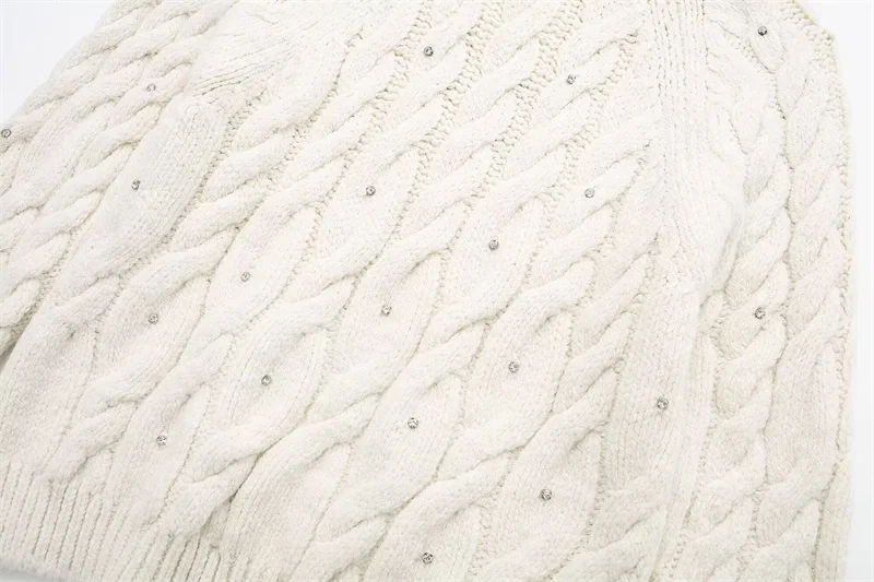 Women's Top 2025 Winter New White Long-Sleeve Pullover with Sequin Decor and Braided Knit Casual Fashionable Versatile