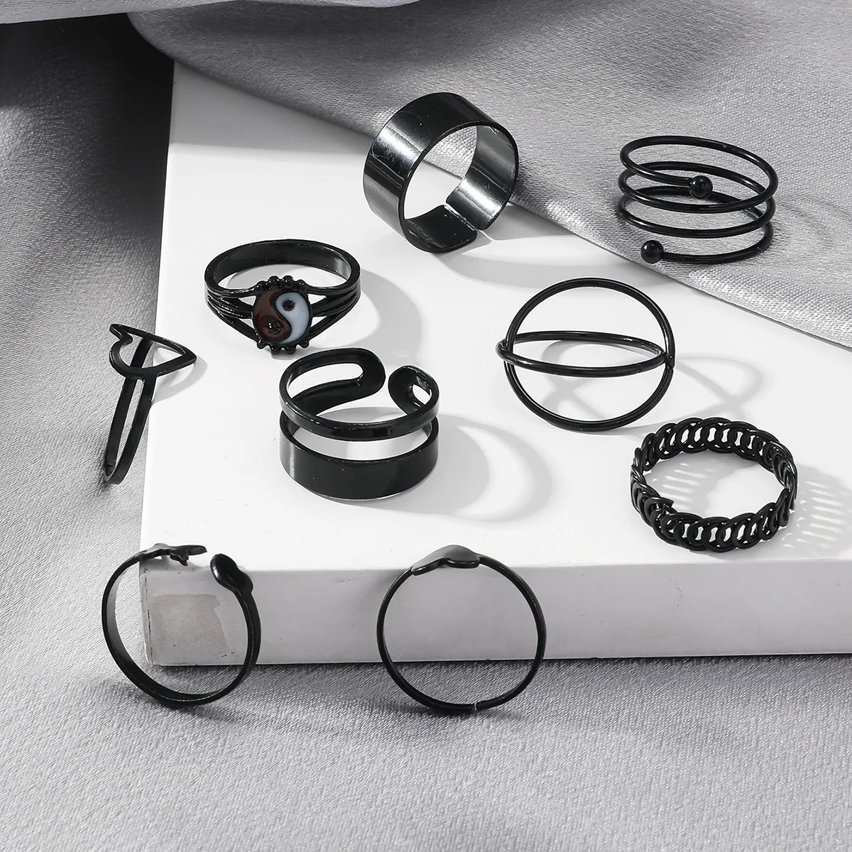 European and American cross-border jewelry serpentine love pattern hollow engraving various rings ring jewelry wholesale
